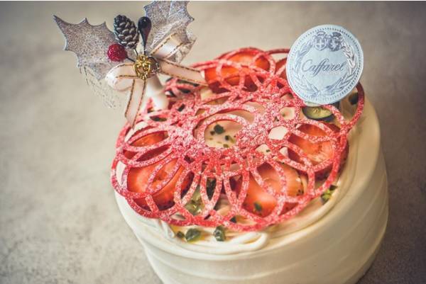 チョコレートで作った星の輝きが印象的。神戸・カファレルのクリスマスケーキコレクション