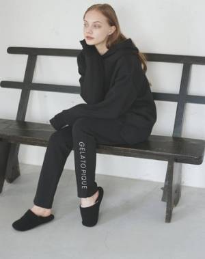 ジェラート ピケとJoel Robuchonのコラボアイテムは「黒一色」の大人ルームウエア