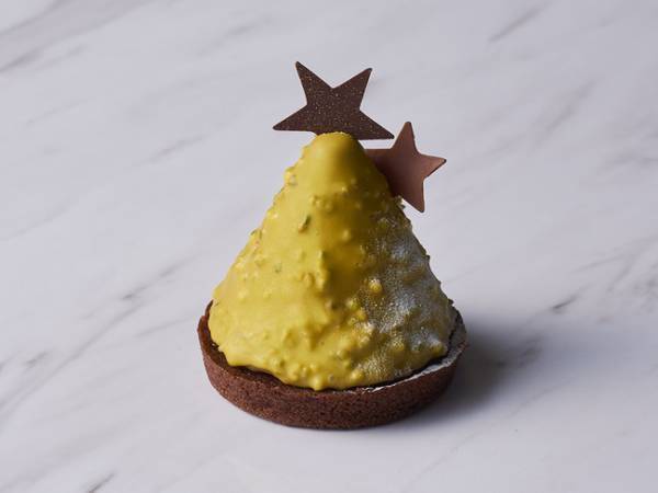 スペシャリテやツリーをイメージした人気商品など多彩な味わい。ヴィタメールクリスマス限定カットケーキ