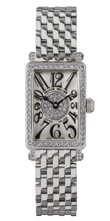 エレガンスと独創性を兼ね備えたタイムピース。フランク ミュラーの小ぶりなサイズが絶妙なロングアイランド