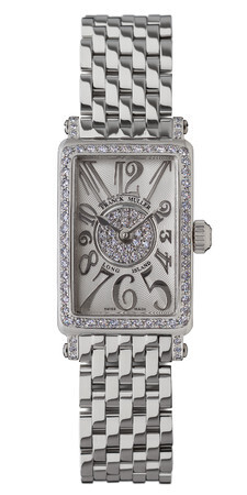 エレガンスと独創性を兼ね備えたタイムピース。フランク ミュラーの小ぶりなサイズが絶妙なロングアイランド