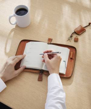 「相棒」となるような 革の手帳を。ほぼ日と土屋鞄製造所が初のコラボ!
