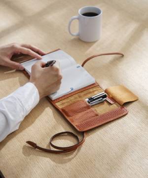 「相棒」となるような 革の手帳を。ほぼ日と土屋鞄製造所が初のコラボ!