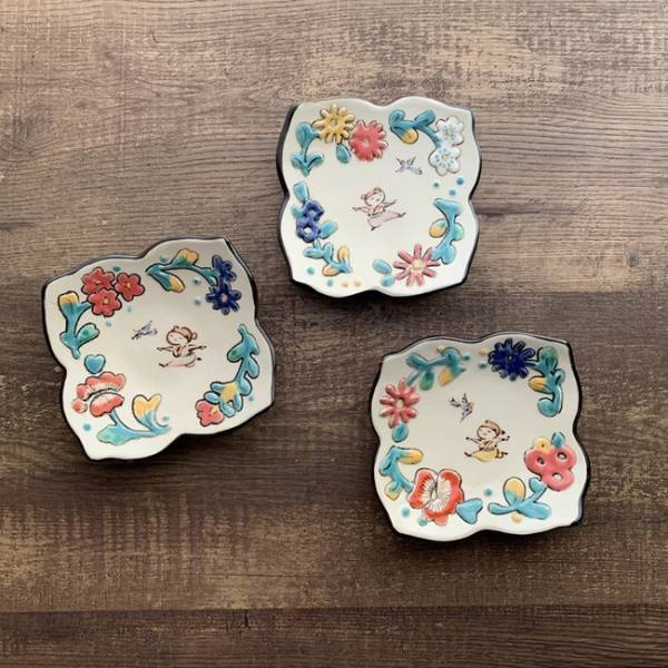 お正月アイテムをそろえて新年を。伊勢丹新宿店で約50名の作家の豆皿を集めた「豆皿展」開催