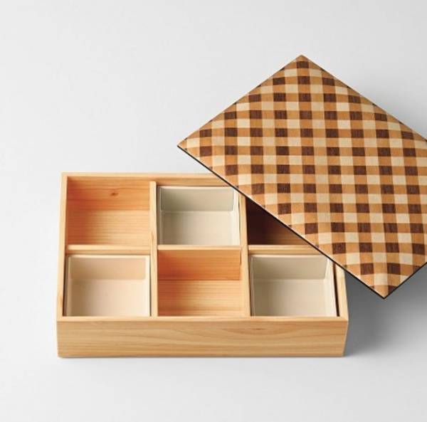 お正月アイテムをそろえて新年を。伊勢丹新宿店で約50名の作家の豆皿を集めた「豆皿展」開催