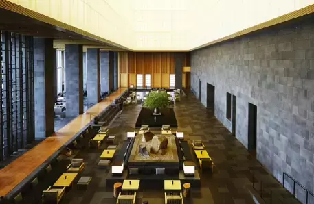 まるで冬の高原の森にあるかのような佇まい。クリスマス限定ペストリーショップ「ザ・カフェ by アマン」