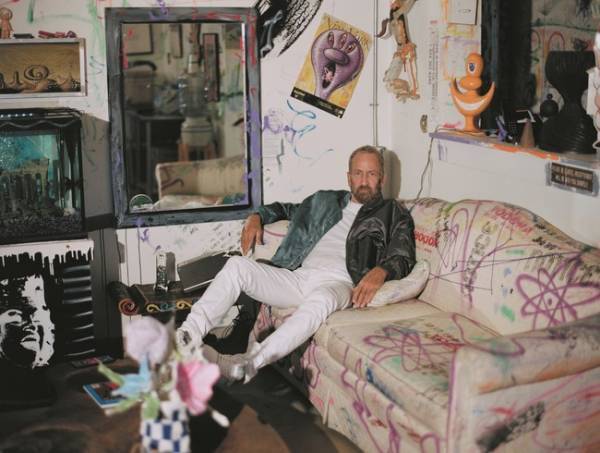 アメリカのアーティスト ケニー・シャーフとコラボ。ディオールがフォール 2021 メンズ コレクションを発表