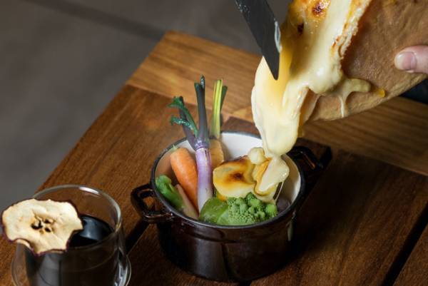 パブリックテラスに期間限定テントブースが出現。TRUNK(HOTEL)が「TRUNK WINTER MARKET」を開催