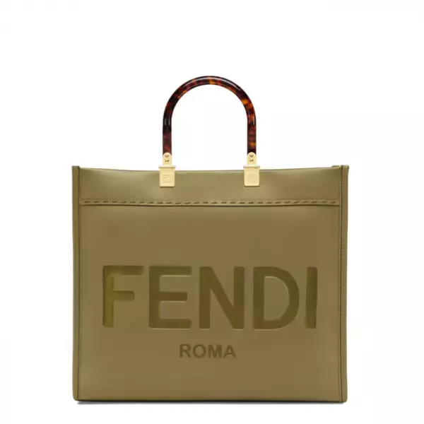 スタイリッシュに毎日活躍してくれること間違いなし! フェンディからミディアムサイズのトートバッグを発売