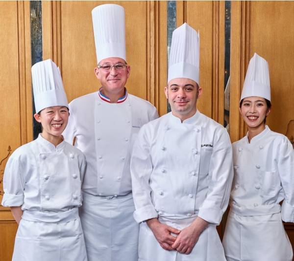 元祖グランメゾン「トゥールダルジャン」が手掛けるガレット デ ロワでフランス式の新年のお祝いを