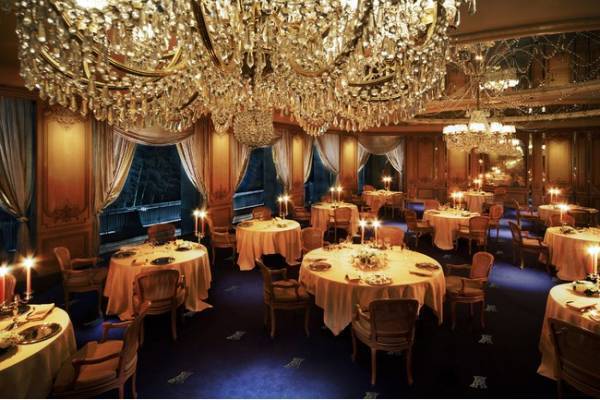 元祖グランメゾン「トゥールダルジャン」が手掛けるガレット デ ロワでフランス式の新年のお祝いを