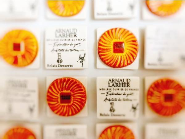 2021年はもっと素敵な一年になるように! パティスリー アルノー・ラエール パリのガレットデロアは2つのフレーバーをご用意