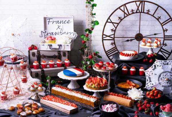 コンラッド大阪の4カ月間で4つの国のストロベリースイーツを楽しめるスイーツビュッフェを開催