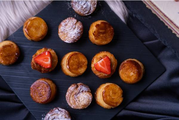 コンラッド大阪の4カ月間で4つの国のストロベリースイーツを楽しめるスイーツビュッフェを開催