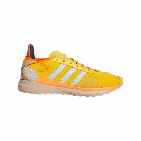 ファレル・ウィリアムス×NIGO®、アディダスから2型の限定フットウエアをリリース