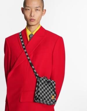 肩掛けや手持ちなど多彩なスタイルで。ルイ・ヴィトンからXSサイズの新作バッグを発表