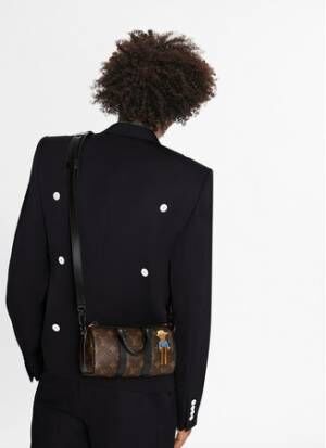 肩掛けや手持ちなど多彩なスタイルで。ルイ・ヴィトンからXSサイズの新作バッグを発表
