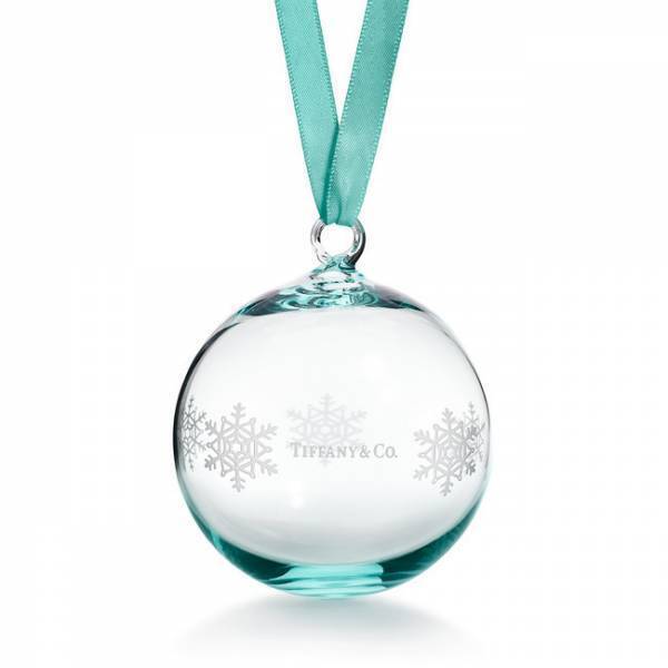 ホリデー限定のホワイトテディベア。ティファニーから「リターン トゥ ティファニー™ ラブ ホリデー テディベア」が登場