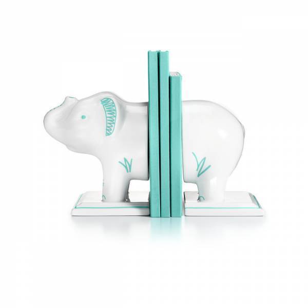 ホリデー限定のホワイトテディベア。ティファニーから「リターン トゥ ティファニー™ ラブ ホリデー テディベア」が登場