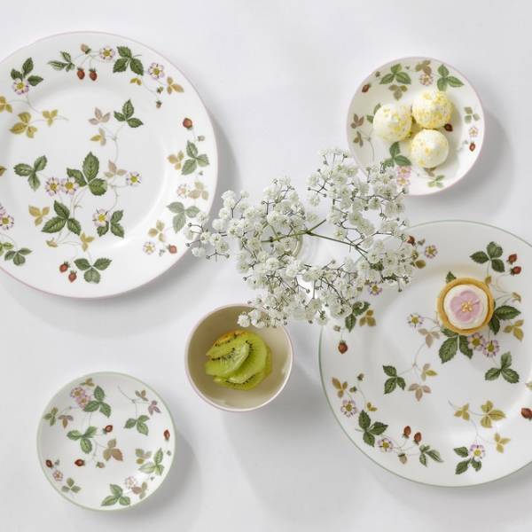 自宅時間を華やかに過ごす。ウェッジウッドの洋食器でいつもと違うモダンなおせち