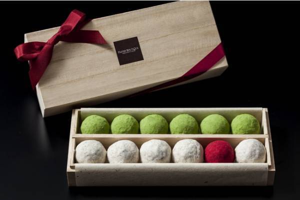 オリジナリティ溢れるスタイリッシュな品々。パーク ハイアット 東京のバレンタインデースイーツセレクション