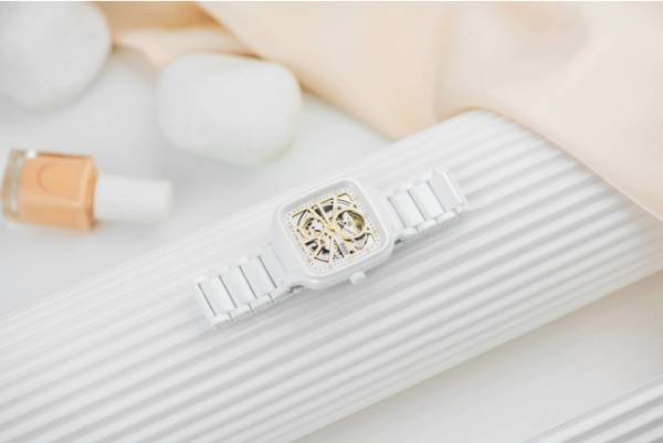 ホワイトウォッチで祝うホリデーシーズン。ラドーのセラミック素材を使用した5つのホワイトウォッチ