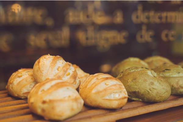 おいしいパンとコーヒーが、もっと美味しくなる音楽とは? メゾンカイザー監修したBGMがデジタル配信