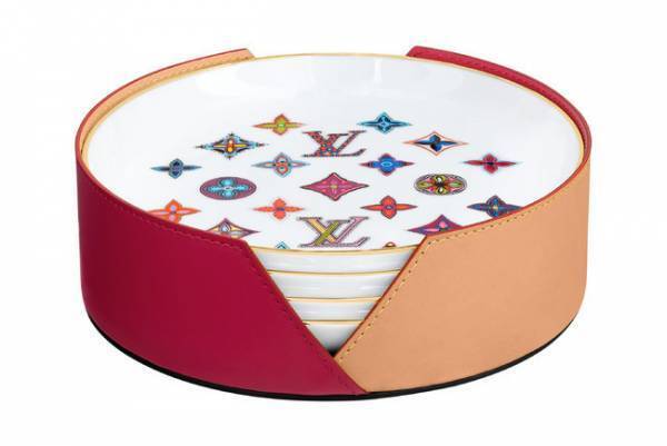 カラフルなモノグラムがポップな印象に。ルイ・ヴィトンの新作陶器でおうち時間をぐっと華やかに!