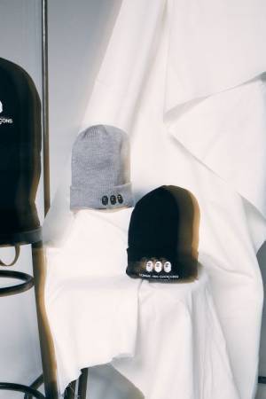 べイプとギャルソンが再びコラボ! ゴールドの箔プリントを施した高級感あふれるアイテムが登場