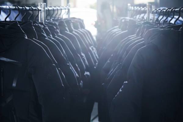 大谷翔平選手モデルの「水沢ダウン」抽選販売。 出身地、岩手県奥州市にあるデサントアパレル水沢工場で46着のみ生産