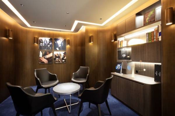 ゼニスが九州地区に初の路面店をオープン。ゼニスを象徴するスターがちりばめられた新コンセプトのブティックが誕生