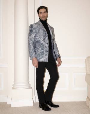 ルイ・ヴィトンを纏ったレナーテ・ラインスヴェらがヨーロピアン・フィルム・アワード授賞式に登場