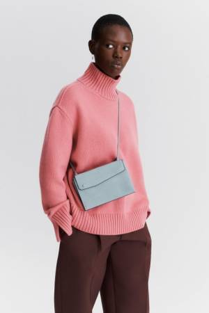 ミラノ発のレザーグッズ ブランド ヴァレクストラが伊勢丹新宿店でポップアップを開催