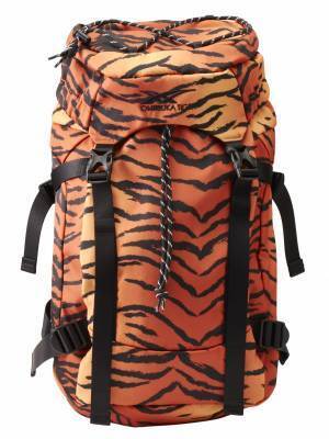 オニツカタイガーから寅年の気分を盛り上げる ユニークなタイガーモチーフ商品が登場