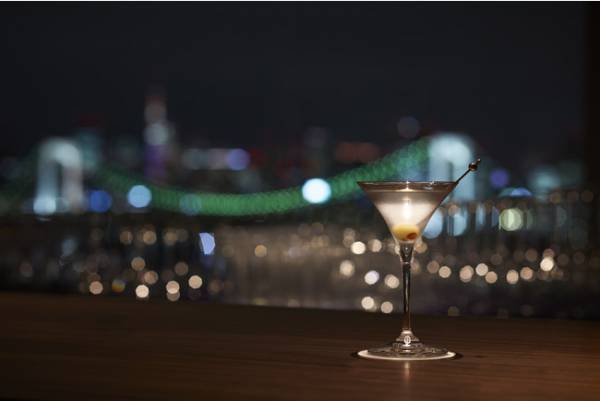 バーで楽しむ大人のデザート。グランドニッコー東京 台場に「天空の締めパフェ」がデビュー