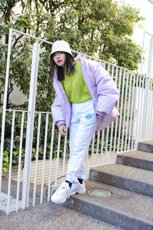 アトモスと渋谷区公認スーベニア事業「SHIBUKUROプロジェクト」とのコラボ第4弾は『FILA』のスニーカー