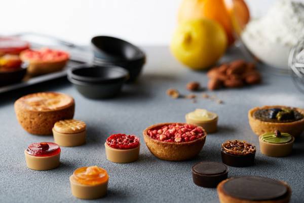 アイシャドウや口紅をモチーフにした可愛くて美味しいコレクション! セバスチャン・ブイエ流バレンタイン