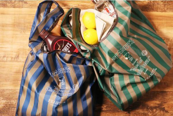 宙に浮かぶスヌーピーがレオパード柄に隠れたマルシェバッグがPEANUTS Cafeに登場