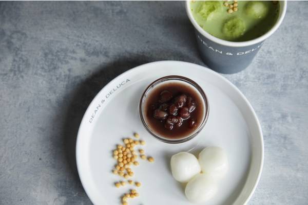 抹茶を主役にした和のシーズナルドリンクが新登場! ディーン&デルーカの新年を祝う「抹茶しるこ」