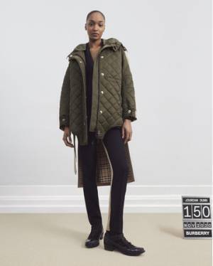 バーバリーが数量限定のカプセルコレクションを発売。リカルド・ティッシがブランドのシグネチャーを凝縮