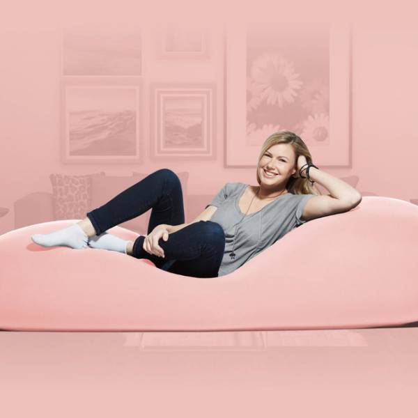 おうち時間のお供に! 快適すぎて動けなくなる魔法のソファYogiboから待望の新カラーが登場