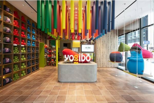 おうち時間のお供に! 快適すぎて動けなくなる魔法のソファYogiboから待望の新カラーが登場