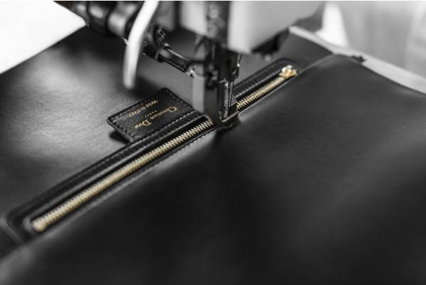 ディオールの美学を独創的に表現した新しいアイコンバッグ「Dior Caro（ディオール カロ）」発売