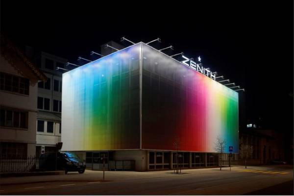 ゼニスがマニュファクチュールの建物を現代アートのキャンバスとして提供。フェリペ・パントンが描く壮大な作品に