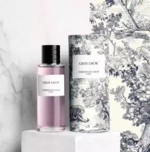 ディオールの伝統的なテキスタイル「トワル ドゥ ジュイ」をパッケージにした3つのフレグランスが登場