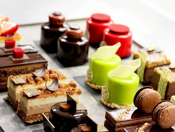 キューブ型のかわいらしいボンボンショコラ。スペインの高級パティスリー「ブボ・バルセロナ」のバレンタイン