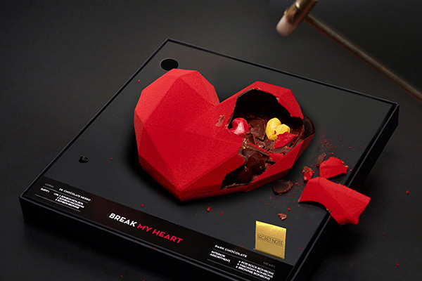 キューブ型のかわいらしいボンボンショコラ。スペインの高級パティスリー「ブボ・バルセロナ」のバレンタイン