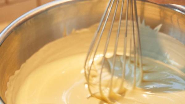 メゾン カカオがDEAN & DELUCAのために作った、ホワイトチョコとジンをかけ合わせたアロマ生チョコレート