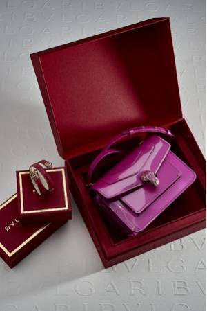 幻想的で煌めきに溢れるバレンタインデーをローマン・スタイルへ誘うブルガリのギフト