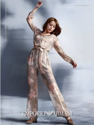 エンポリオ アルマーニが2021 春夏広告キャンペーンビジュアルを公開。川口春奈が「強く、自由で、しなやかな女性像」を表現